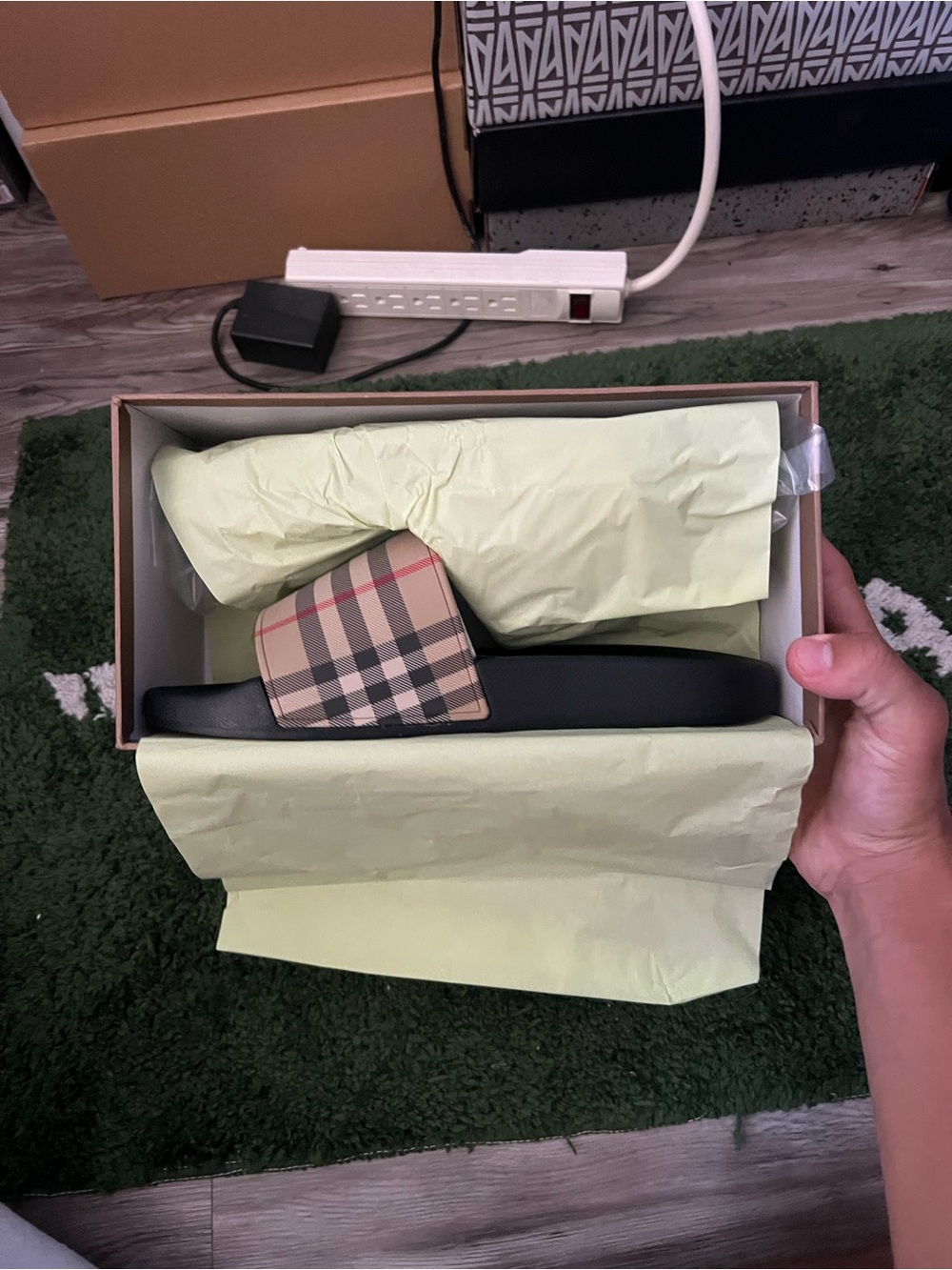 BURBERRY SLIDES WITH BOX - Picture 3 of 8